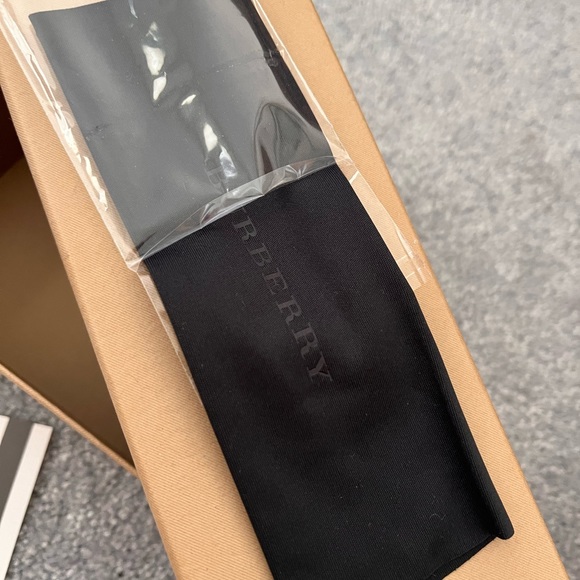 Burberry eyeglasses box . - Picture 3 of 3